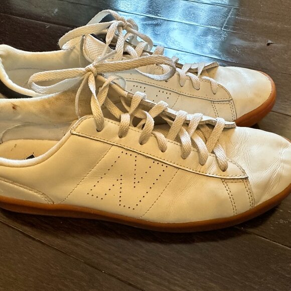 New Balance Leather Men's Sneakers, White, Size 10 - Picture 2 of 3